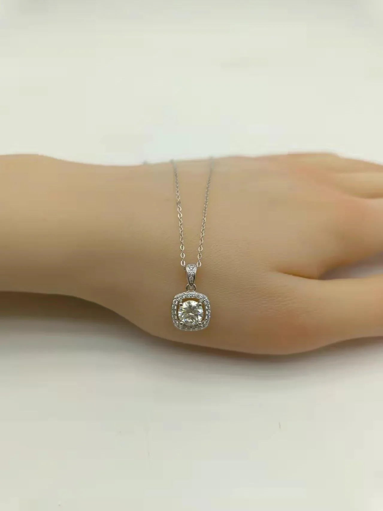 RSP-233 Sparkling Moissanite Pendant 1.0 Carat - Ringshing.com