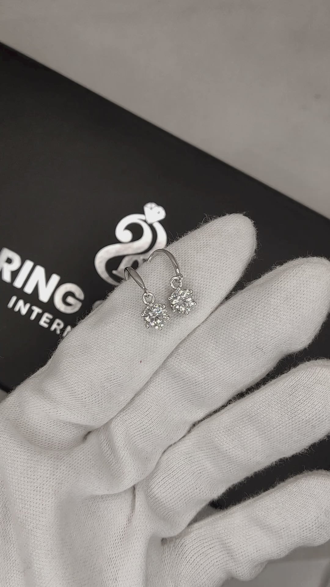 RSE-402 Classic Six Claw Moissanite hook earrings