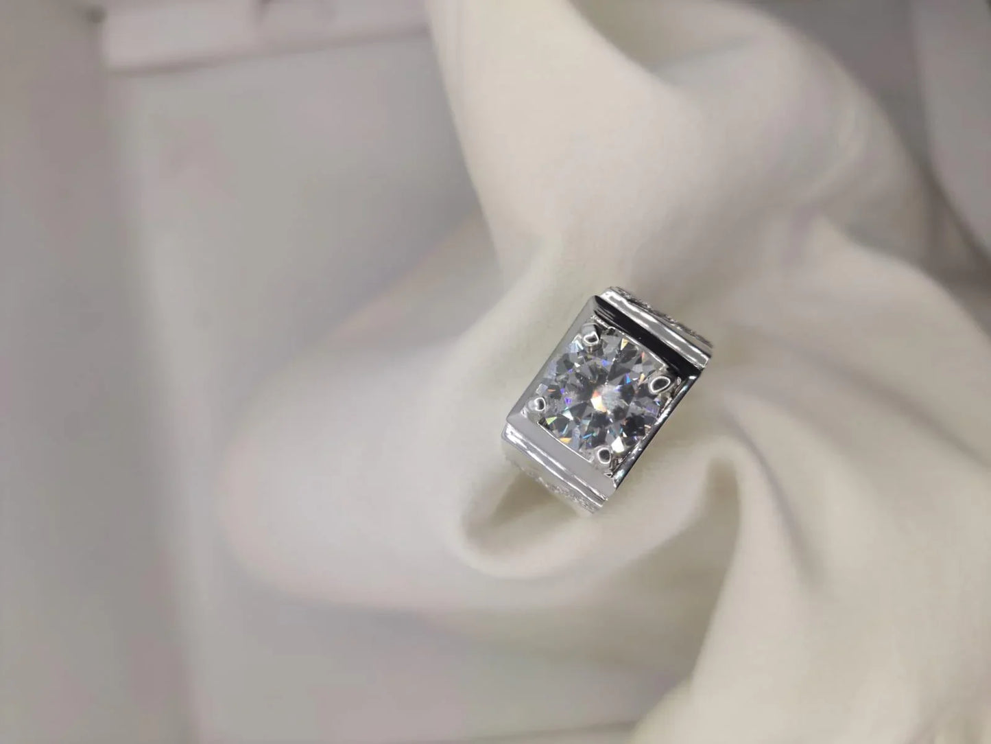 RSR-197: Authentic Moissanite Diamond Ring - Ringshing.com